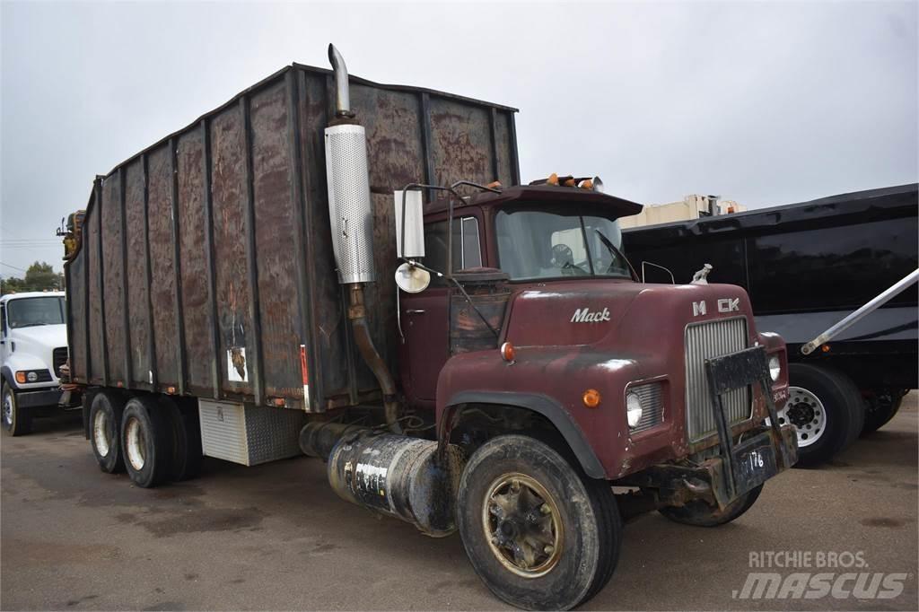 Mack DM685S Kranbil