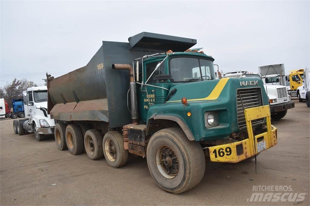Mack DM688 Tippbil