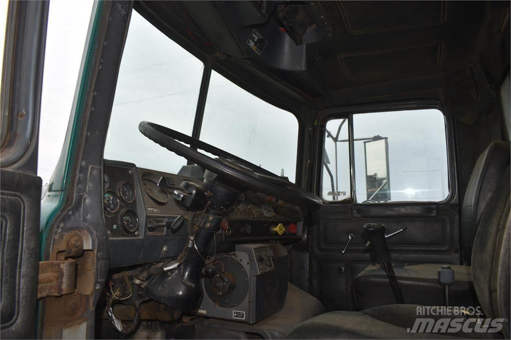 Mack DM688 Tippbil