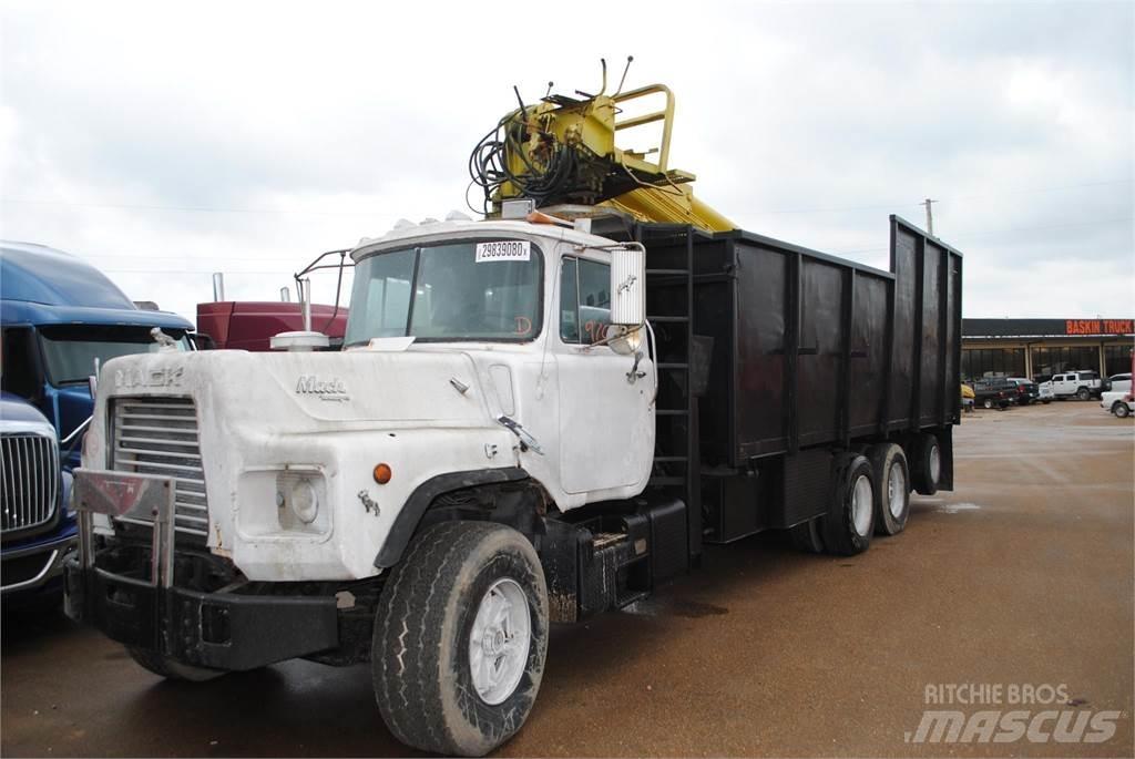 Mack DM690S Kranbil