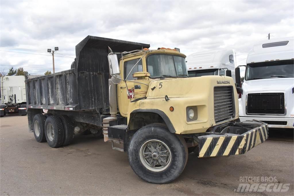 Mack DM690S Tippbil