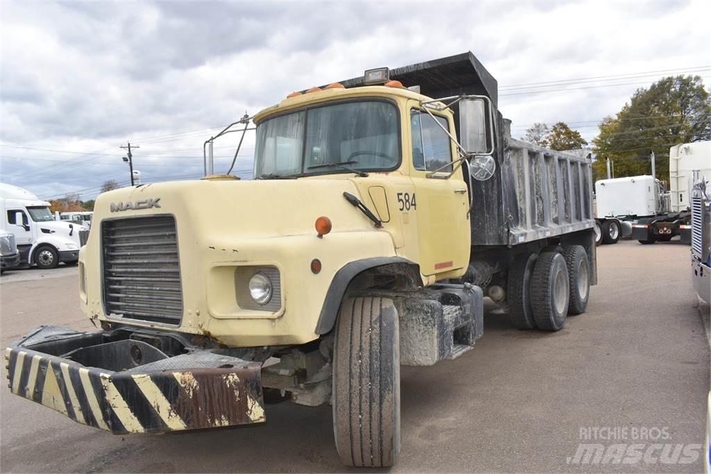 Mack DM690S Tippbil