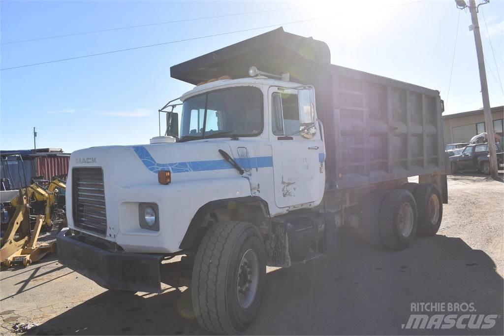 Mack DM690S Tippbil