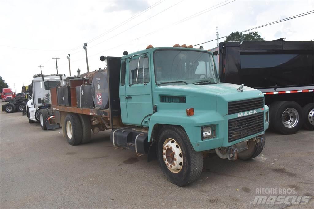 Mack MIDLINER CS200 Tankbiler