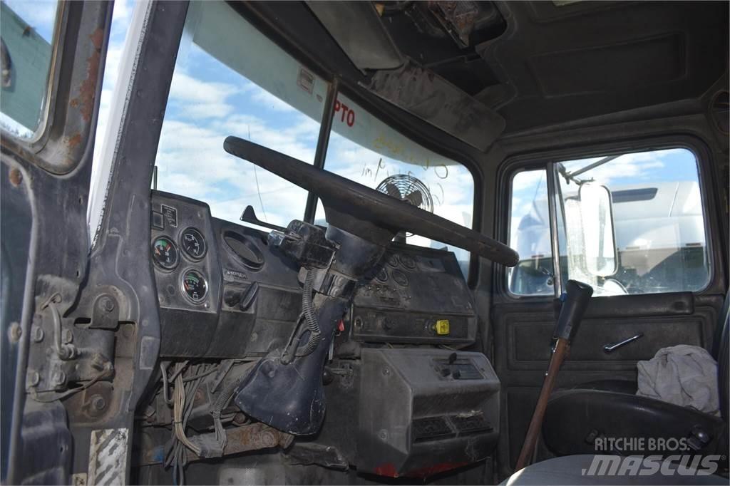 Mack RD688S Tippbil