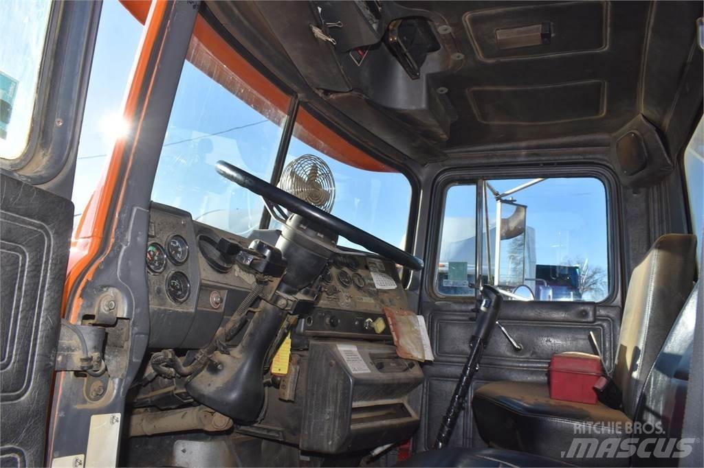 Mack RD688S Tippbil