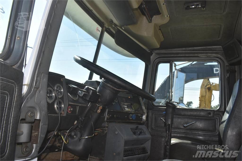 Mack RD690S Tippbil