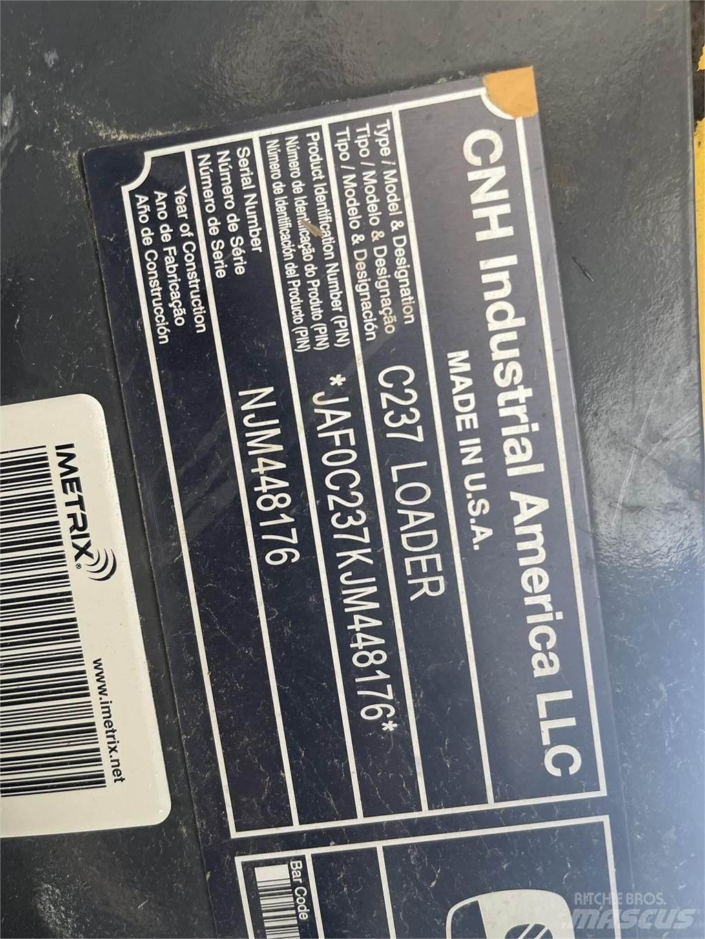 New Holland C237 Kompaktlastere