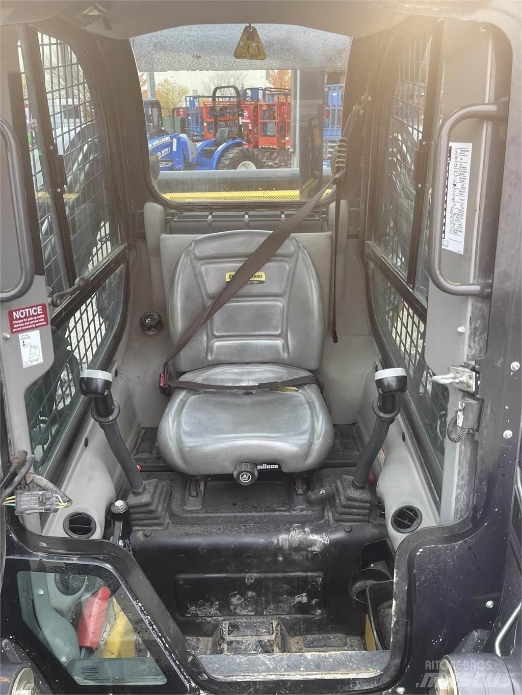 New Holland C237 Kompaktlastere