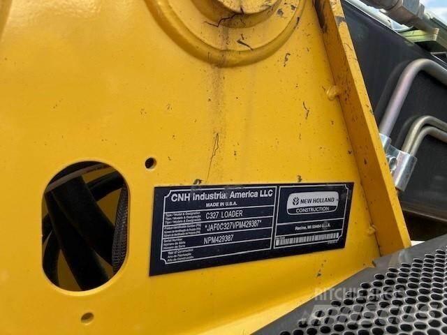 New Holland C327 Kompaktlastere