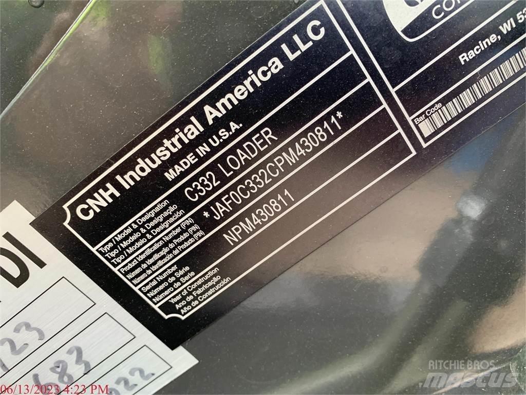 New Holland C332 Kompaktlastere