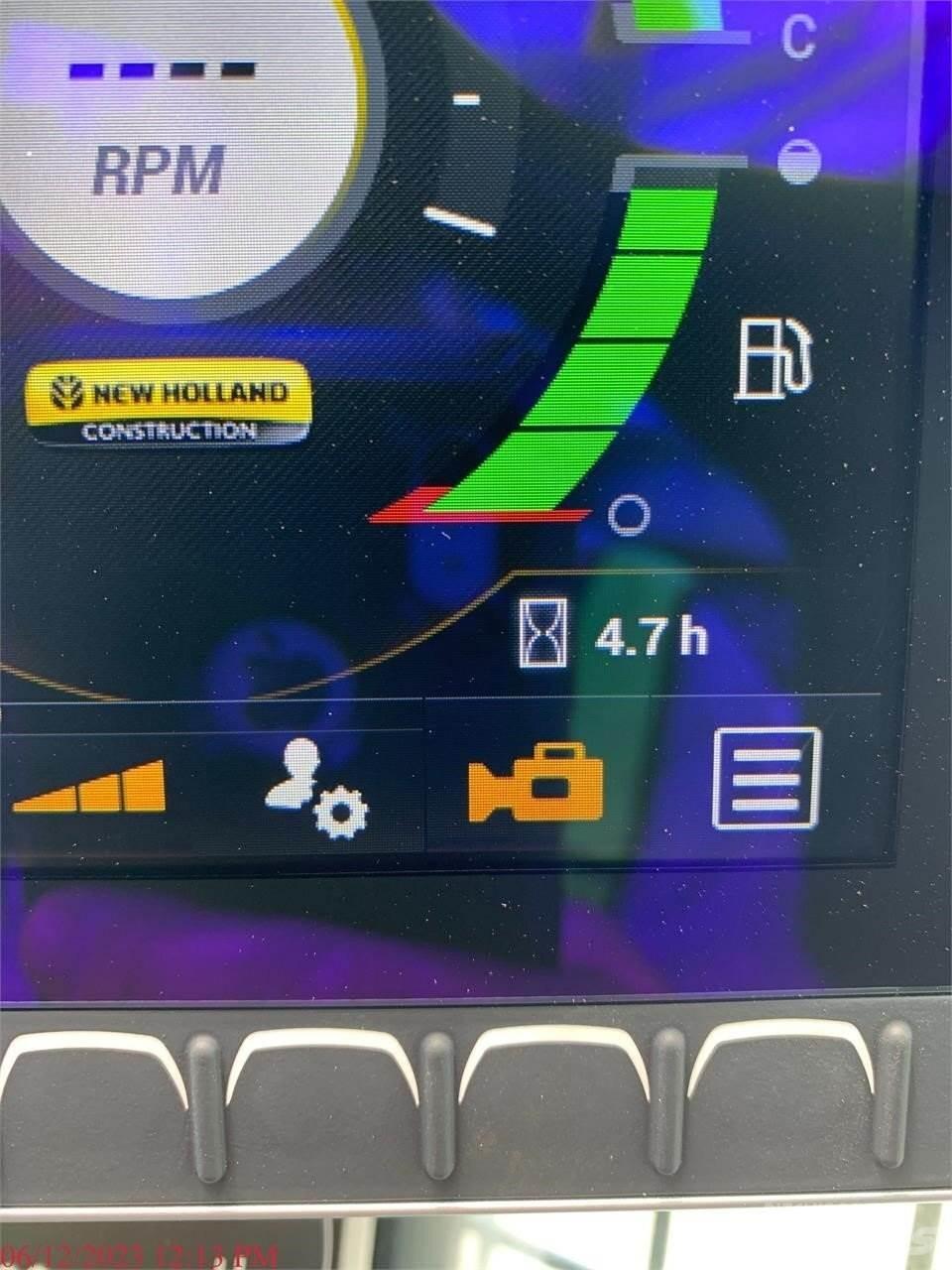 New Holland C337 Kompaktlastere