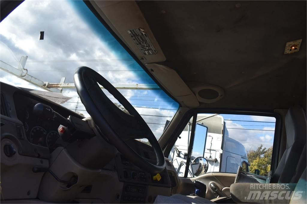 Sterling L8500 Kranbil