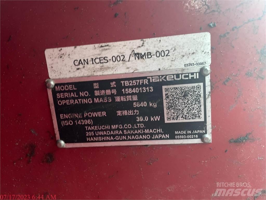 Takeuchi TB257FR Beltegraver