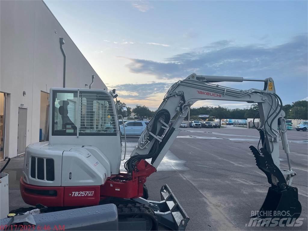 Takeuchi TB257FR Beltegraver