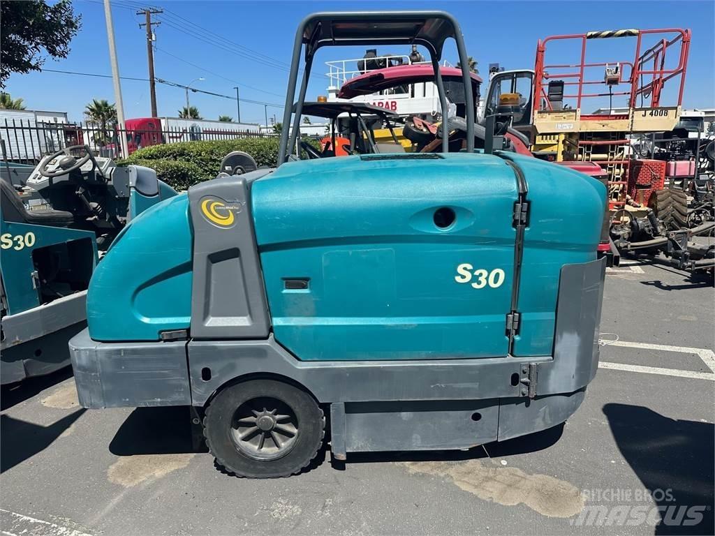 Tennant S30 Feiemaskiner