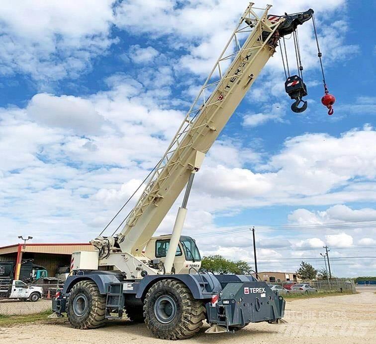 Terex RT670-1 Røff terreng kraner