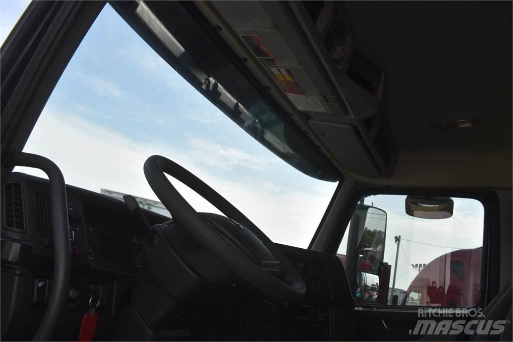 Volvo VHD104F300 Tippbil
