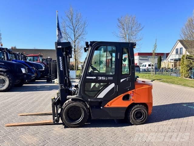 Doosan D35c Pro-7 Diesel Trucker
