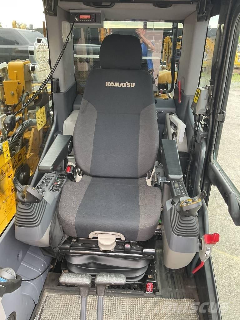 Komatsu PC240LC-11 Beltegraver