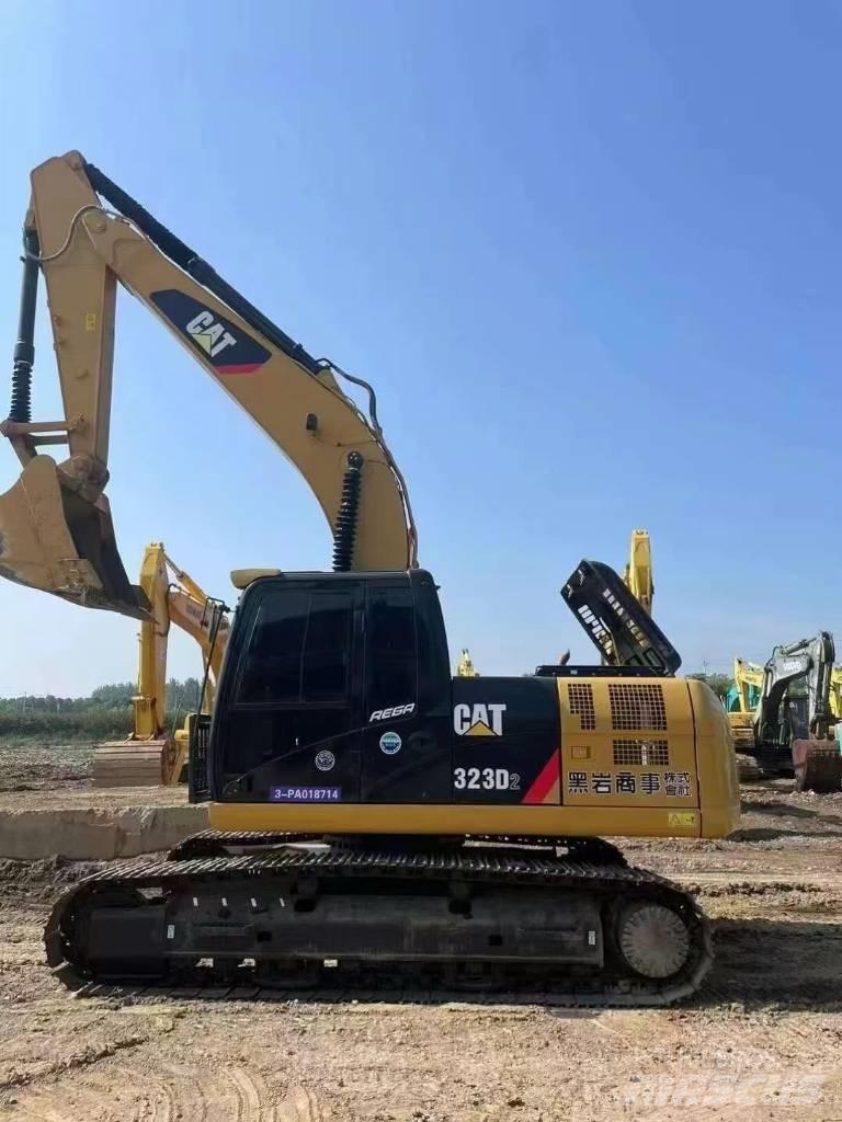 CAT 323D2 Beltegraver