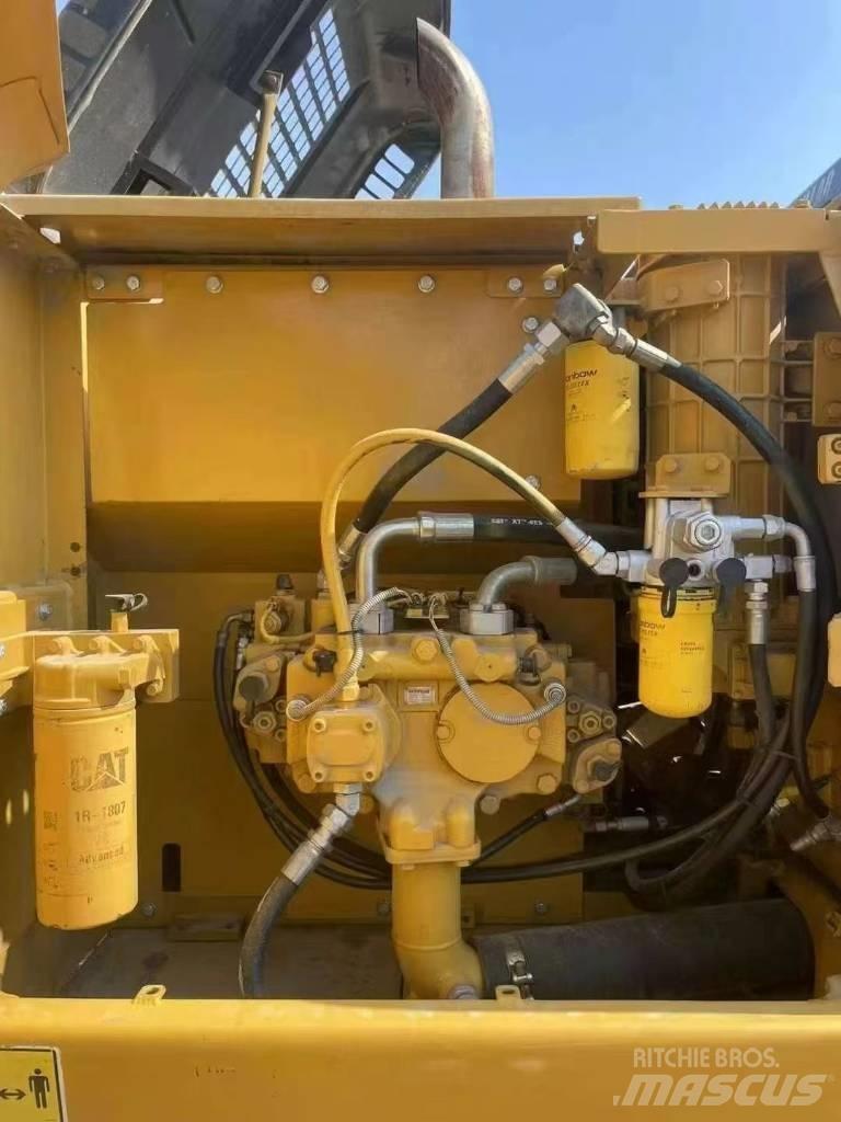 CAT 323D2 Beltegraver