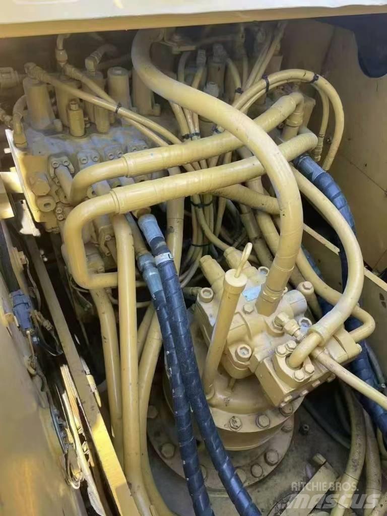CAT 323D2 Beltegraver
