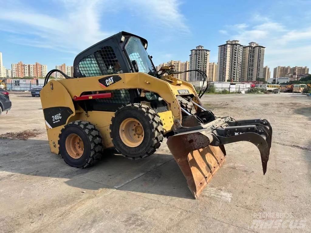 CAT 246 C Kompaktlastere