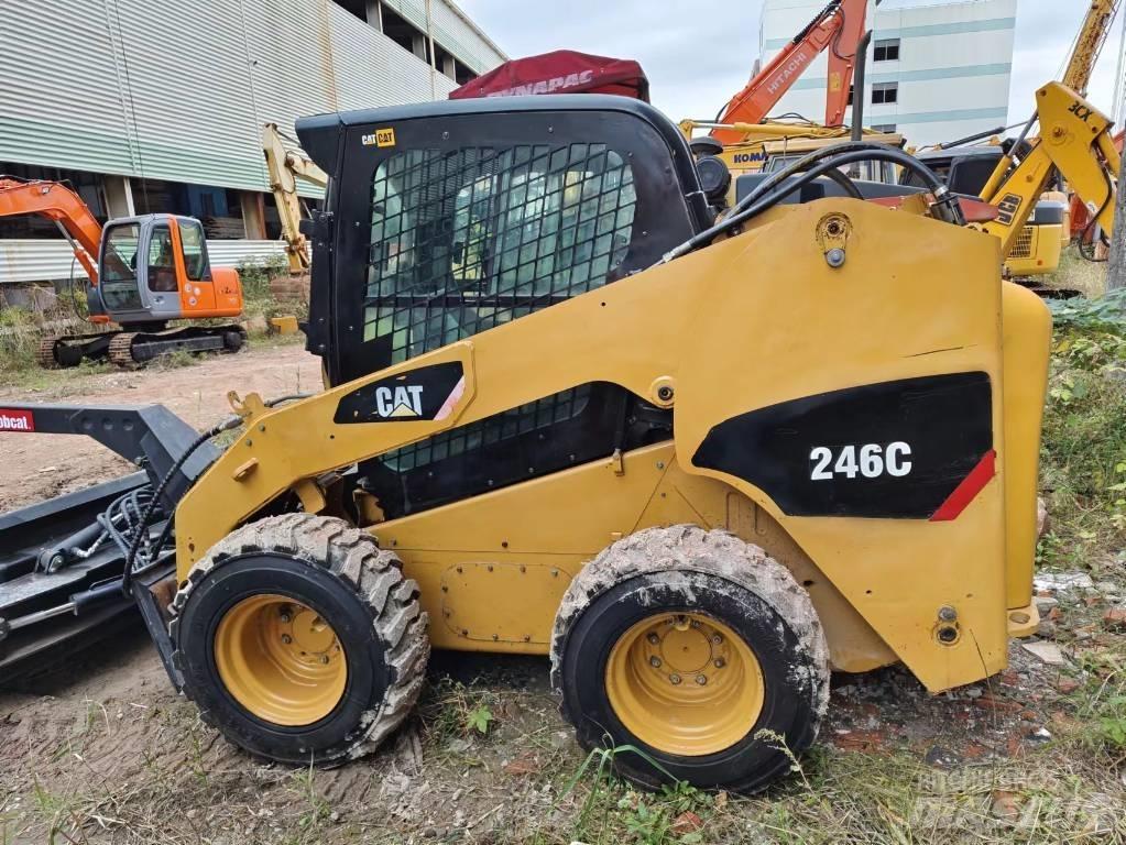 CAT 246C Kompaktlastere