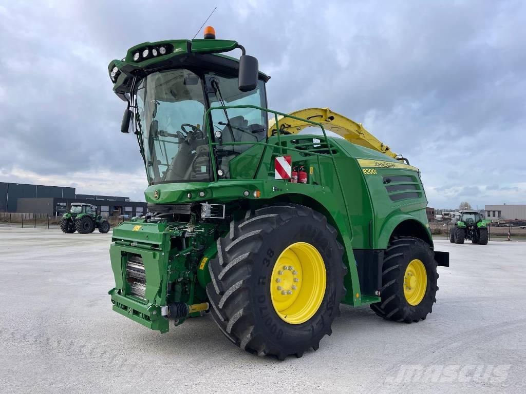 John Deere 8200 Skurtreskere