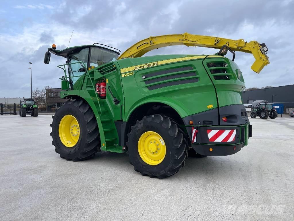 John Deere 8200 Skurtreskere