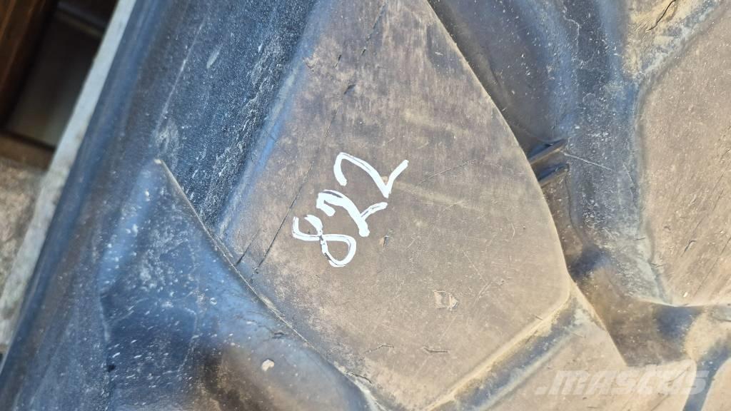 BKT 23.5R25 Dekk, hjul og felger