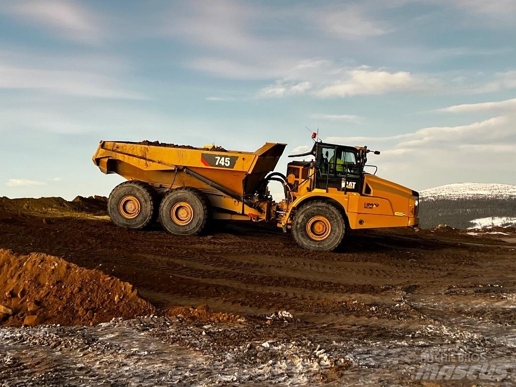 CAT 745 Rammestyrte Dumpere