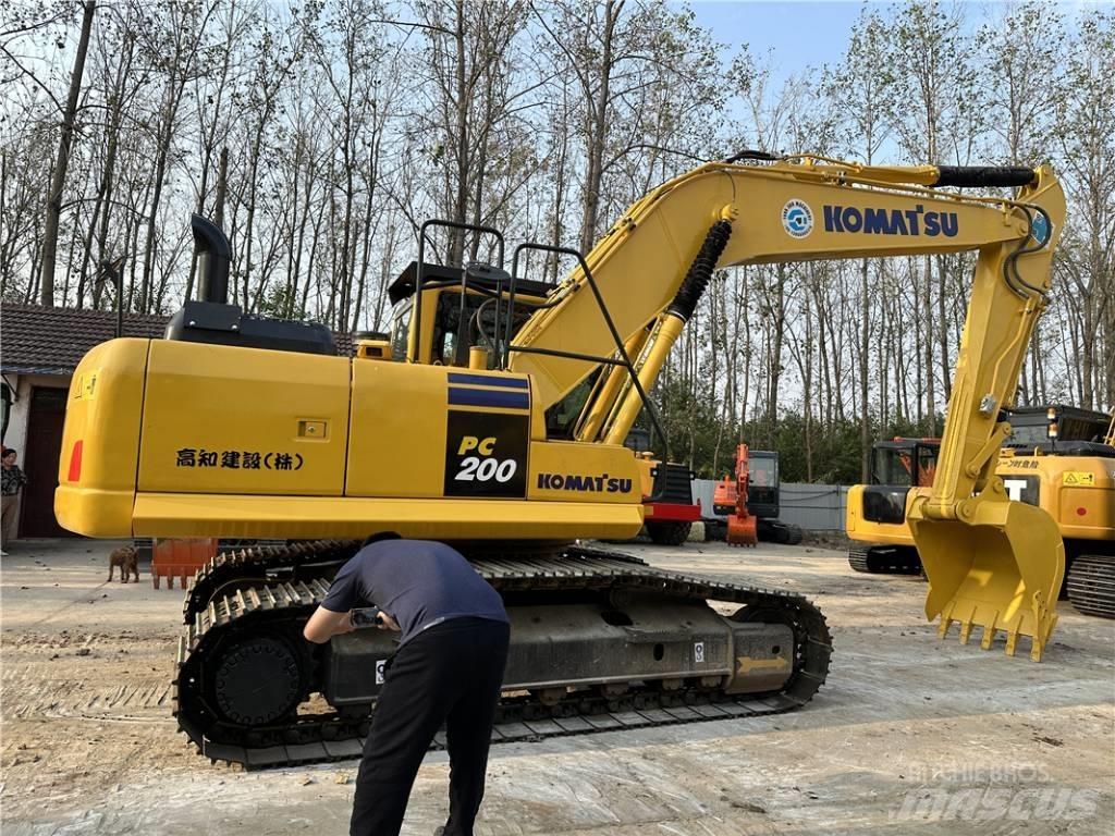 Komatsu PC200-8 Beltegraver