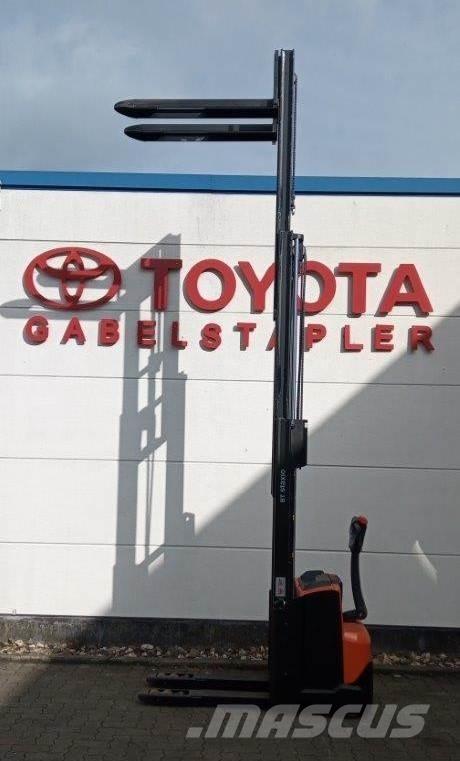 Toyota SWE120L Ledestablere