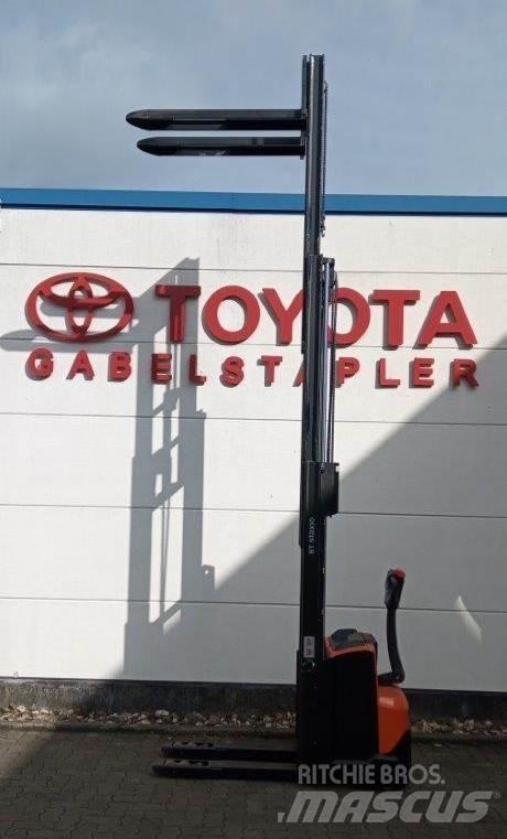 Toyota SWE120L Ledestablere