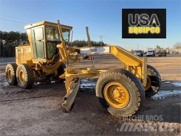 CAT 135H Veihøvler