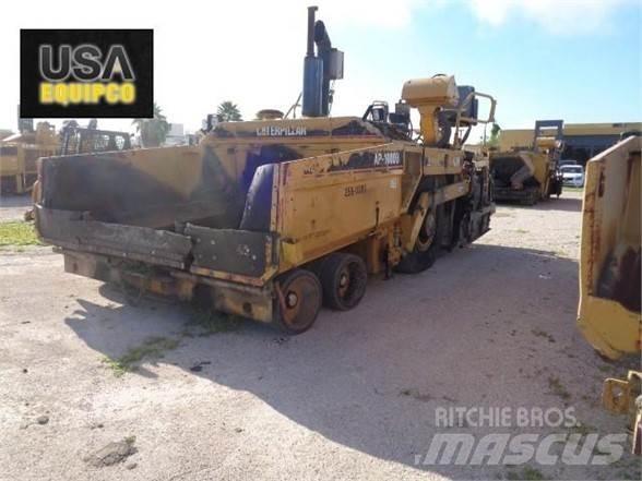 CAT AP-1000B Asfaltutleggere