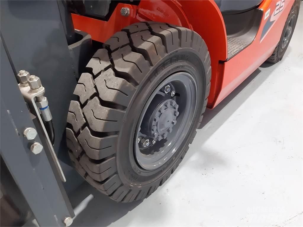 Heli CPCD25 XC26H Diesel Trucker