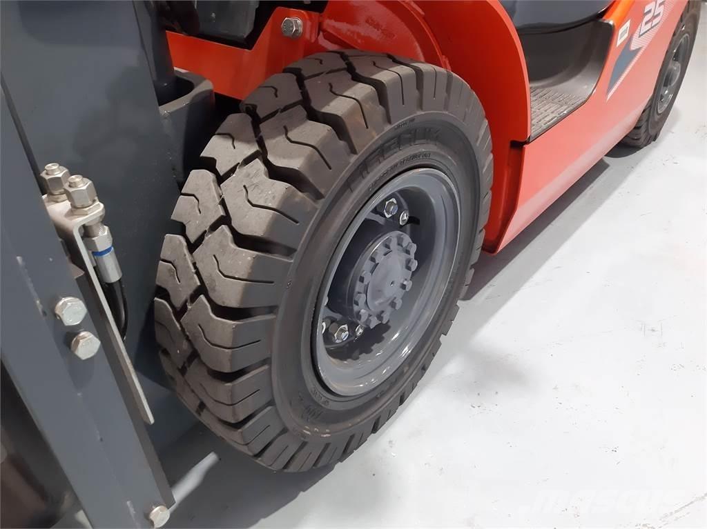 Heli CPCD25 XC26H Diesel Trucker