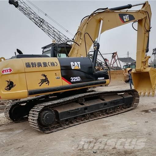 CAT 325 D L Beltegraver