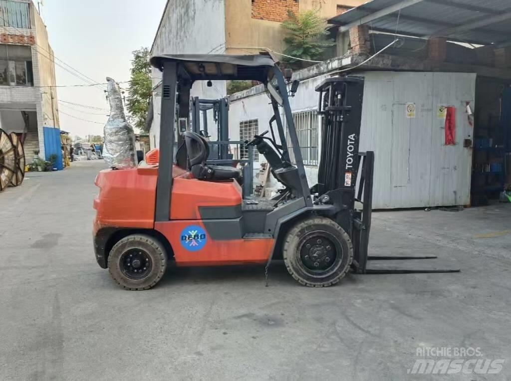 Toyota FD 30 Diesel Trucker