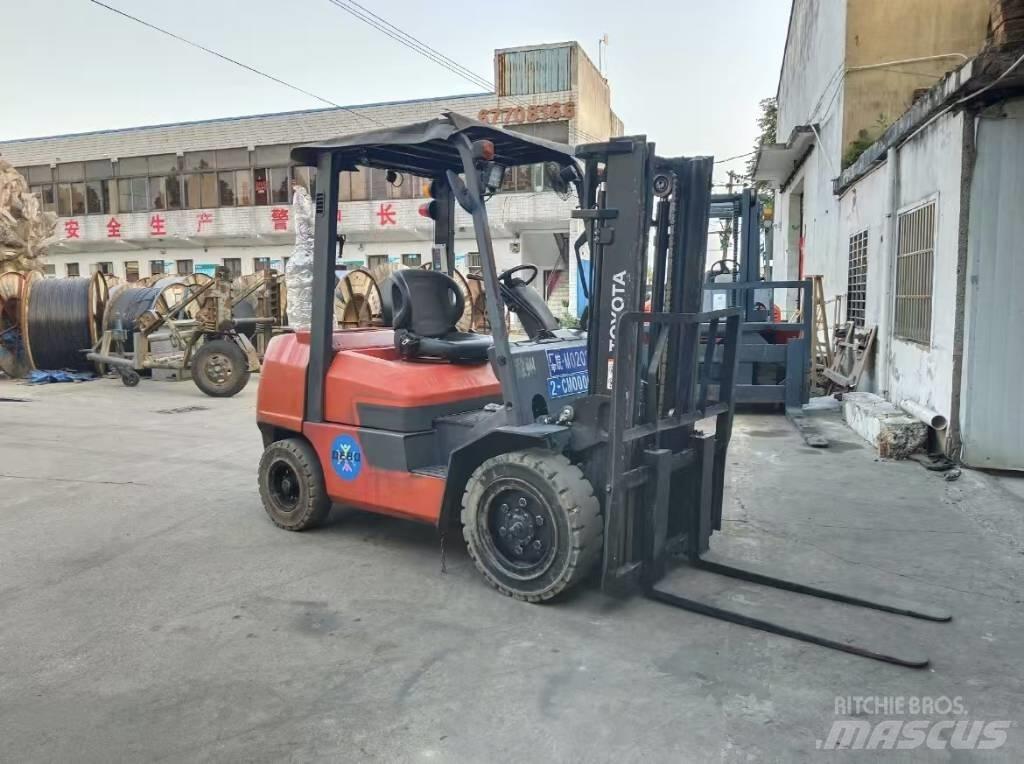 Toyota FD 30 Diesel Trucker