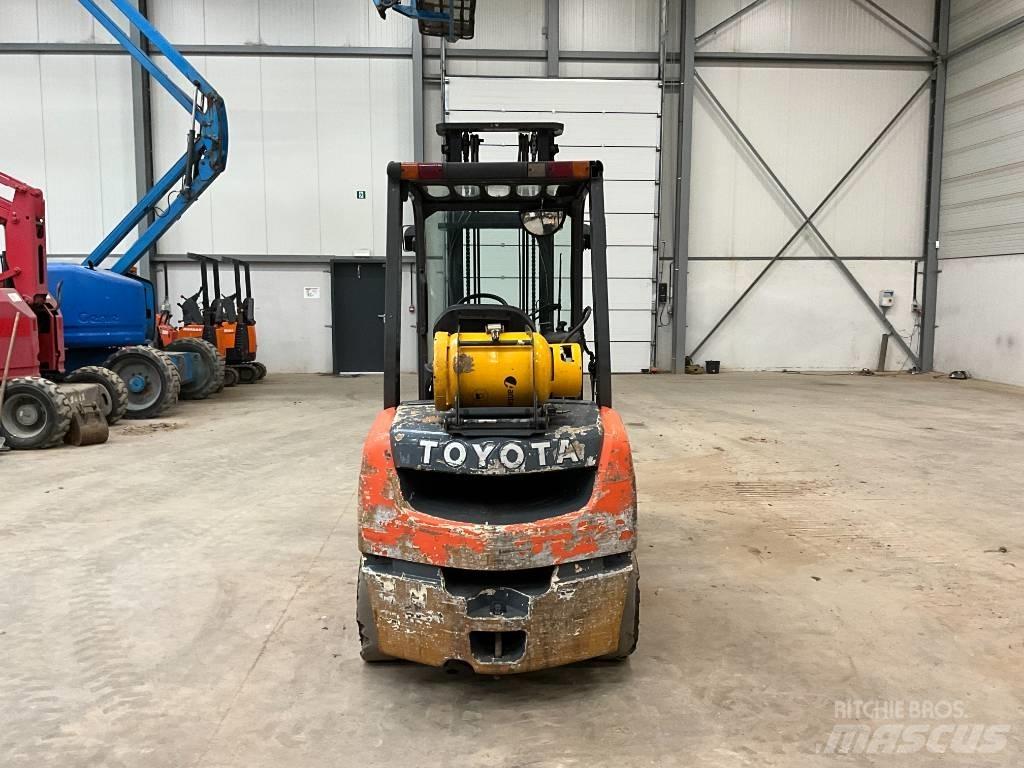 Toyota Tonero 30 Propan trucker