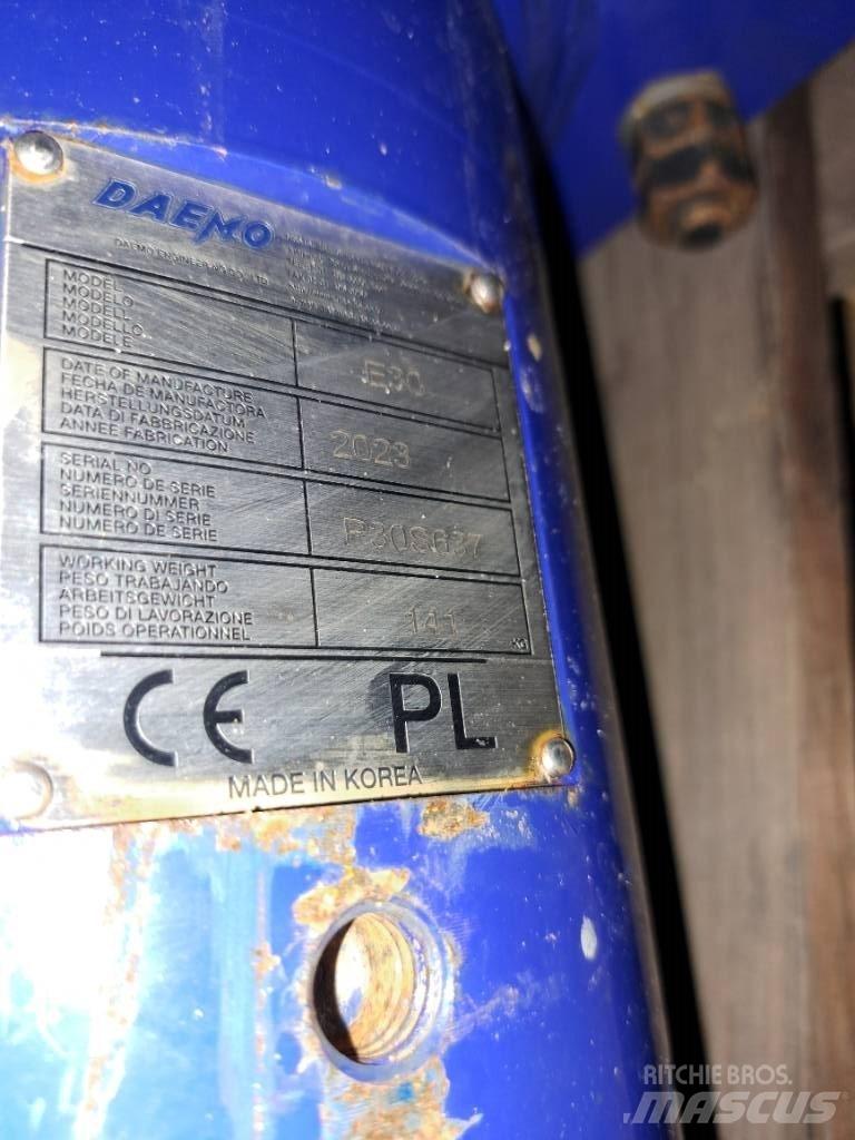 Daemo E30 with CW05 Hydrauliske hammere