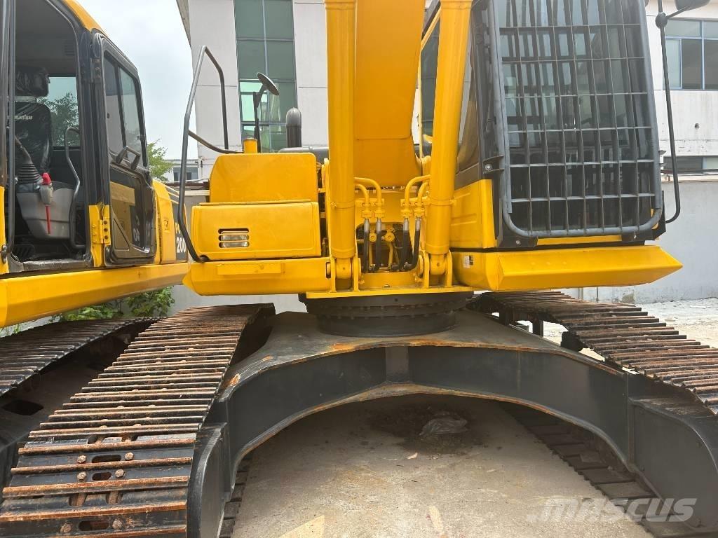 Komatsu PC240LC-8 Beltegraver