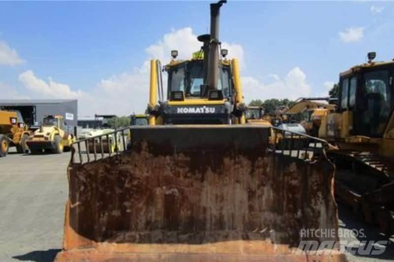 Komatsu D65 EX-16 Dozere Beltegående