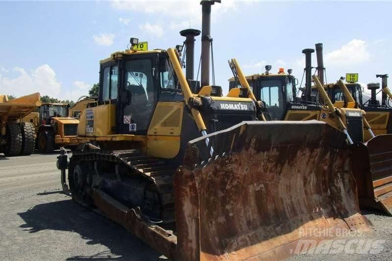 Komatsu D65 EX-16 Dozere Beltegående