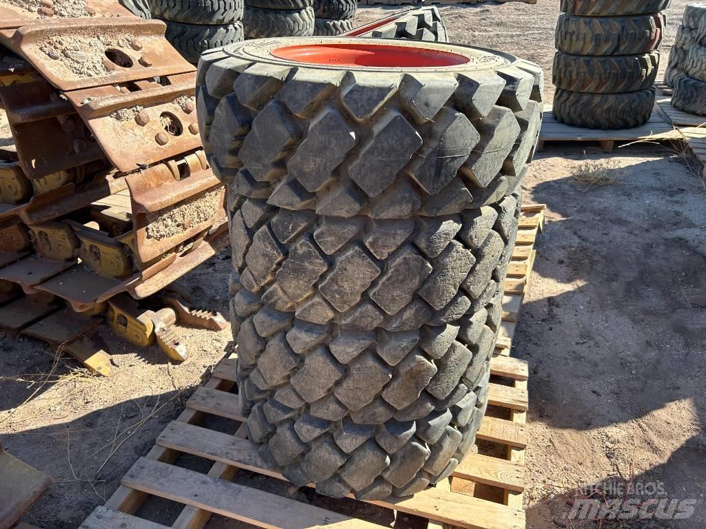 Bobcat 10x16.5 Tires Dekk, hjul og felger