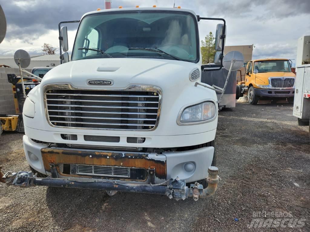 Freightliner M2-106 Vanningsvogn for støvdemping